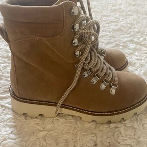 Vici (Oasis Society) size 6 brown lace up boots